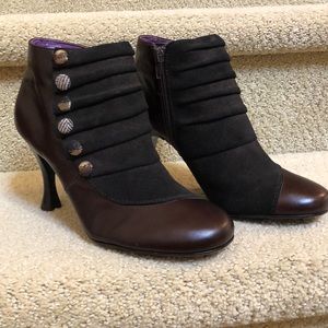 Kenzie brown heel booties/Never worn/Size 7